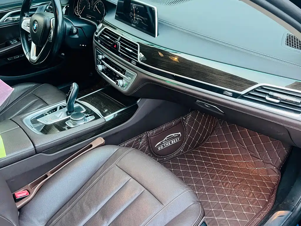 BMW 7 Series — миниатюра 5