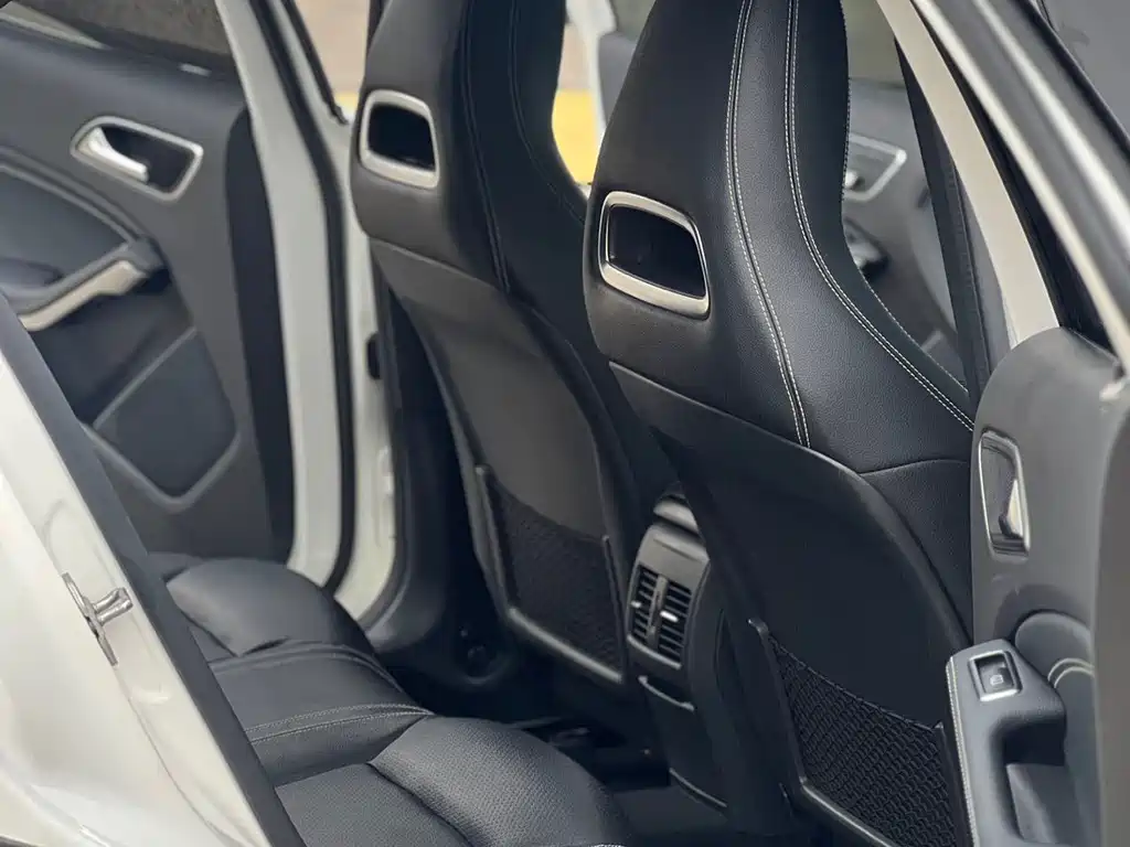 Mercedes-Benz GLA — миниатюра 6