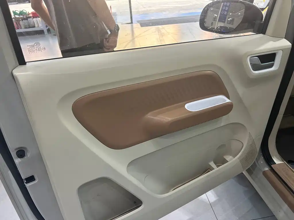 Wuling MINIEV — миниатюра 4