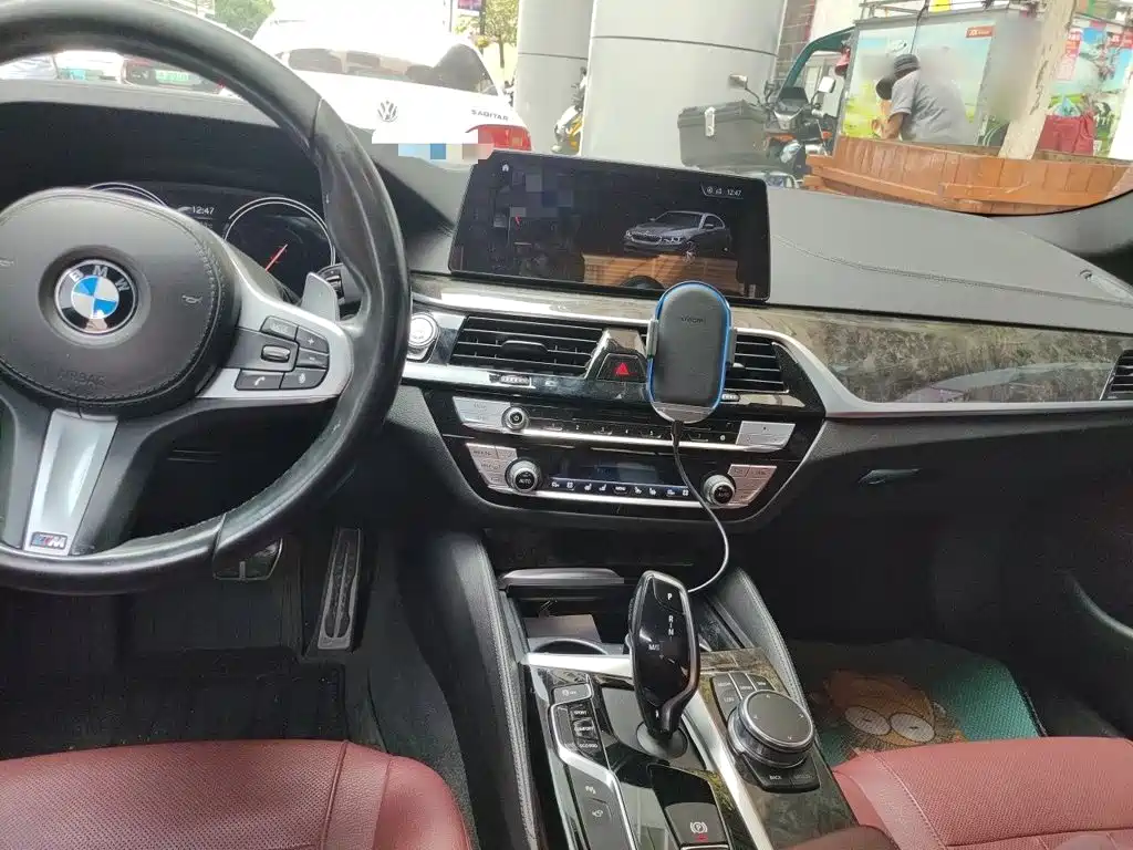 BMW 5 Series — миниатюра 13