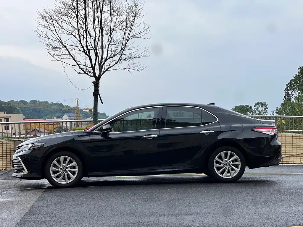 Toyota Camry — миниатюра 5
