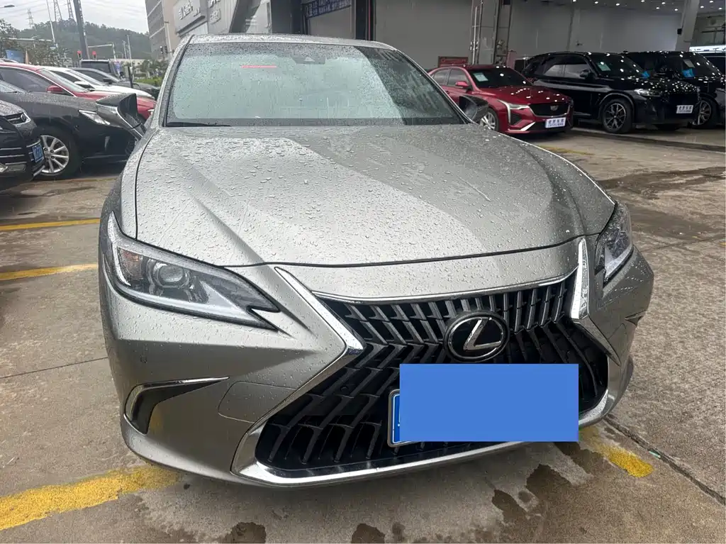 Lexus ES 2023