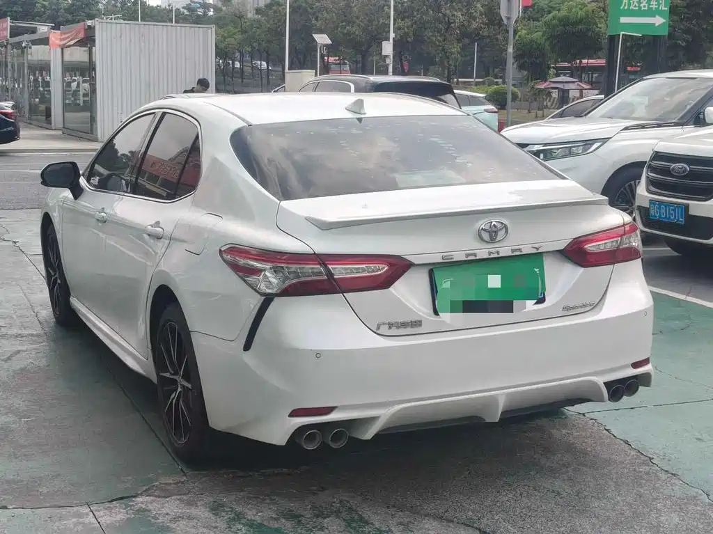 Toyota Camry — миниатюра 6