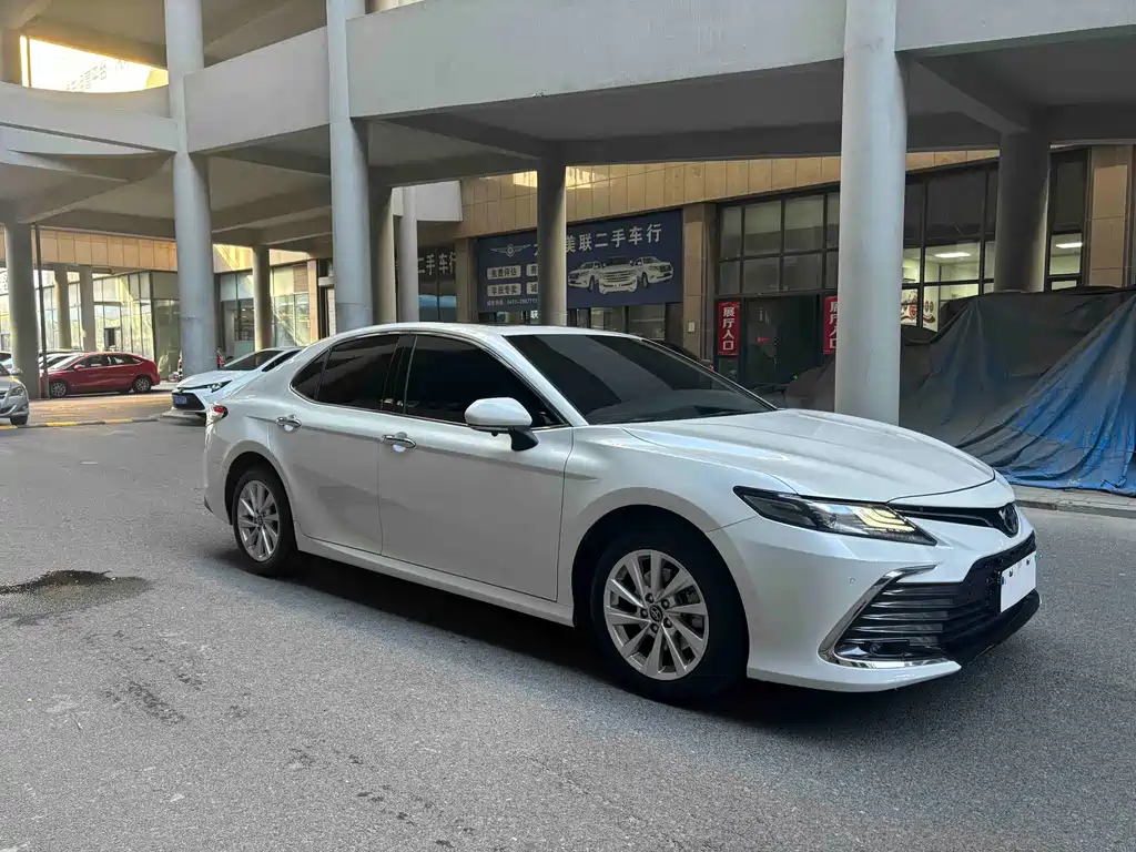 TOYOTA CAMRY