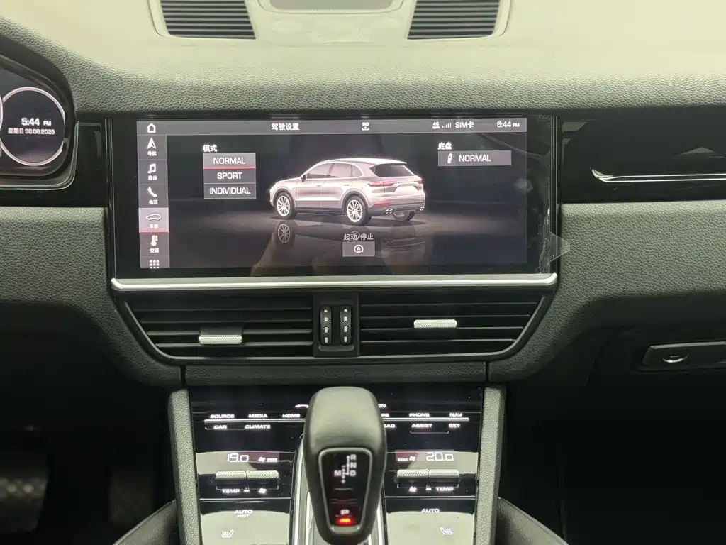Porsche Cayenne — миниатюра 16