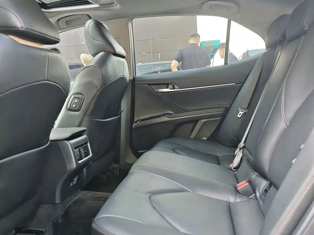 Toyota Camry — миниатюра 6