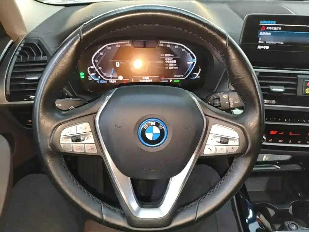 BMW iX3 — миниатюра 11