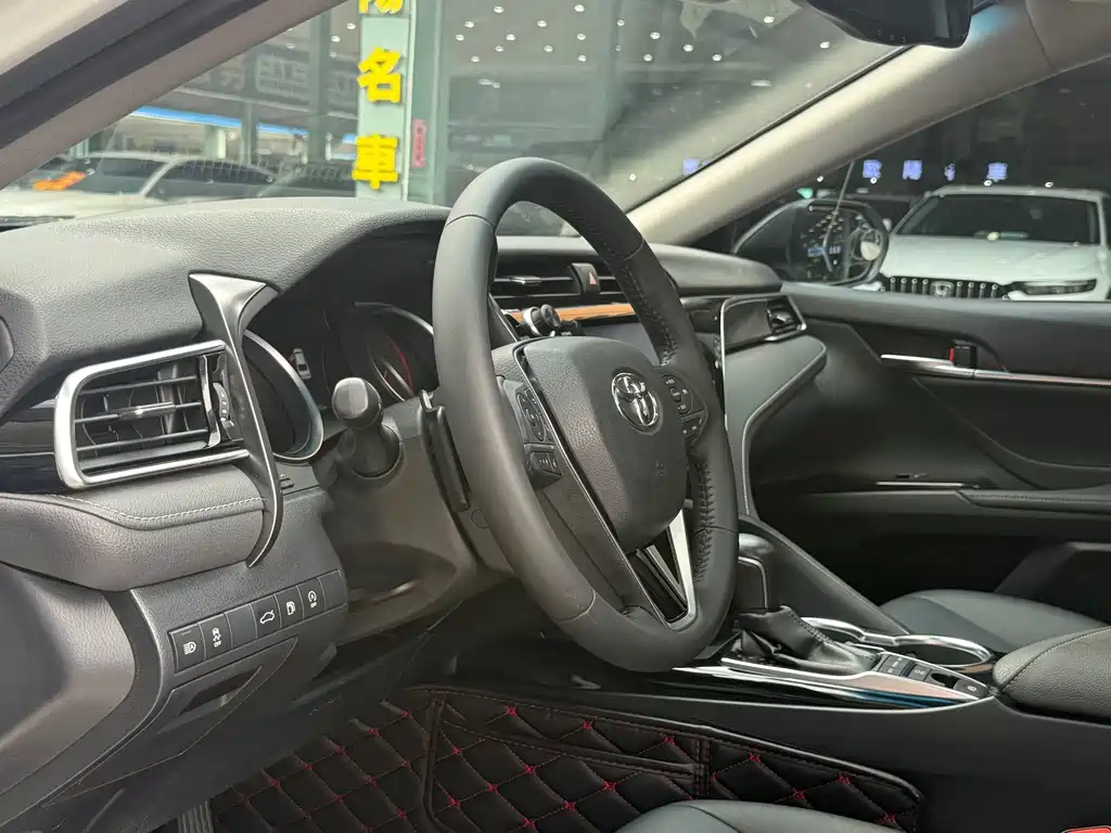 Toyota Camry — миниатюра 7