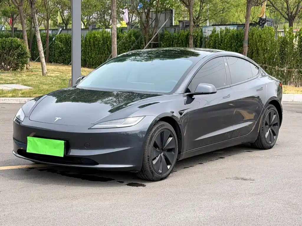 Tesla Model 3 2024
