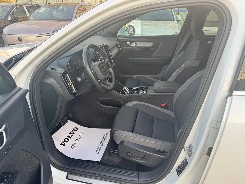Volvo XC40 — миниатюра 3