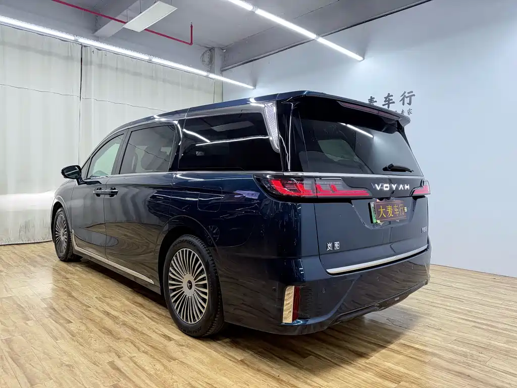 Voyah Dreamer PHEV 4WD Flagship Kunpeng Edition, фото 6