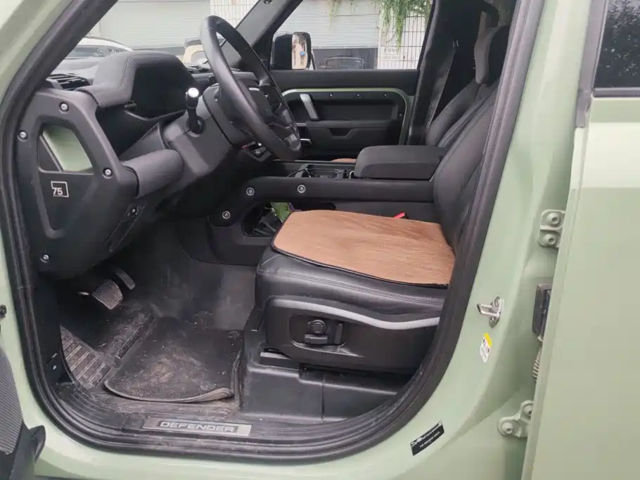 Land Rover Defender — миниатюра 9