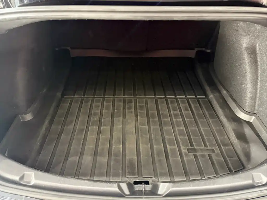 Tesla Model 3 — миниатюра 14