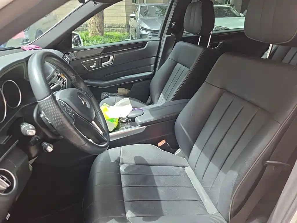 Mercedes-Benz E-Class — миниатюра 8