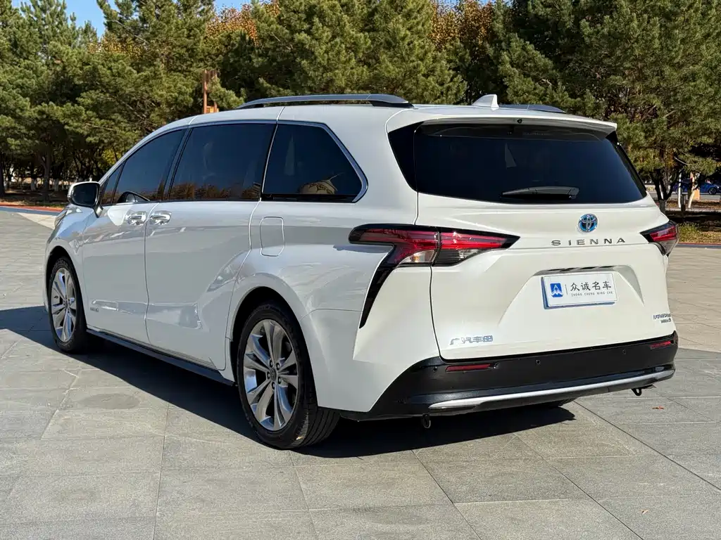 Toyota Sienna — миниатюра 7