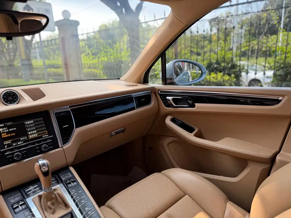Porsche Macan — миниатюра 8