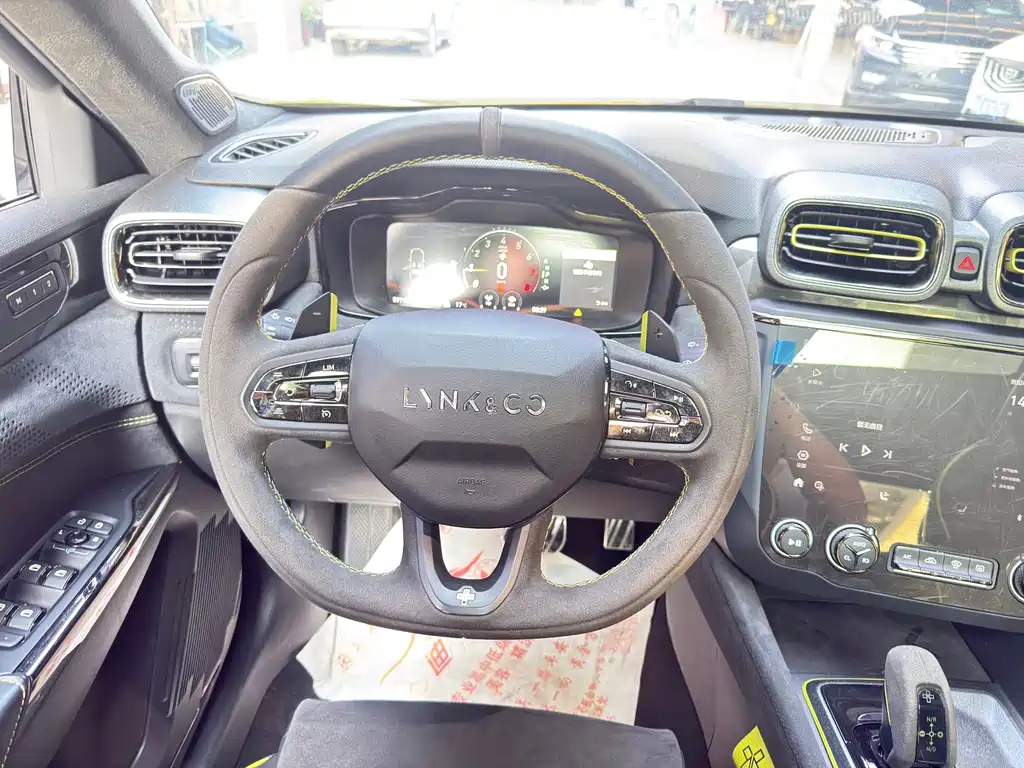 Lynk & Co 03 — миниатюра 11