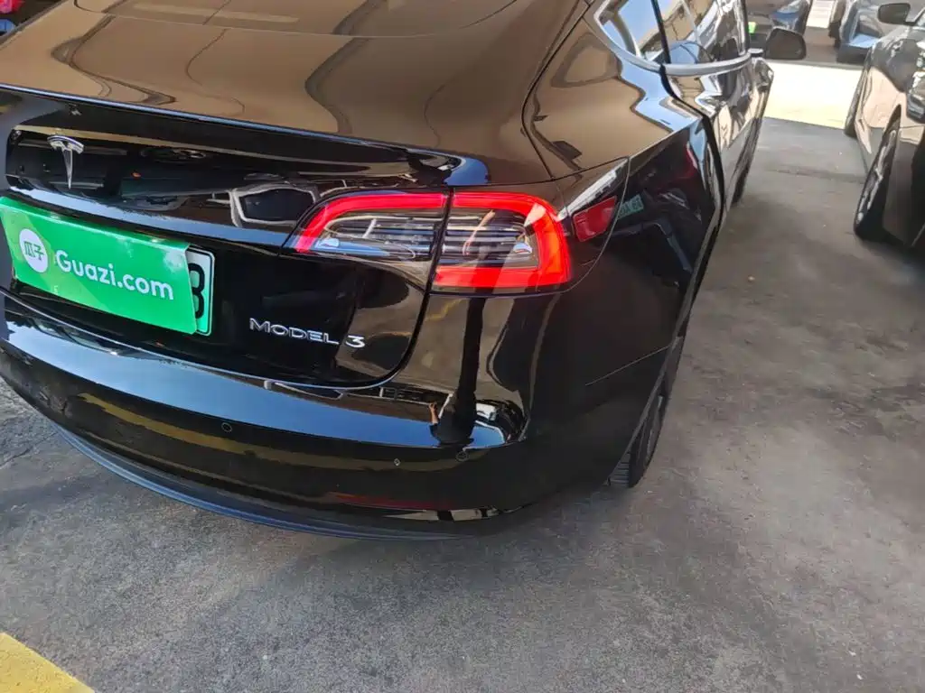 Tesla Model 3 — миниатюра 8