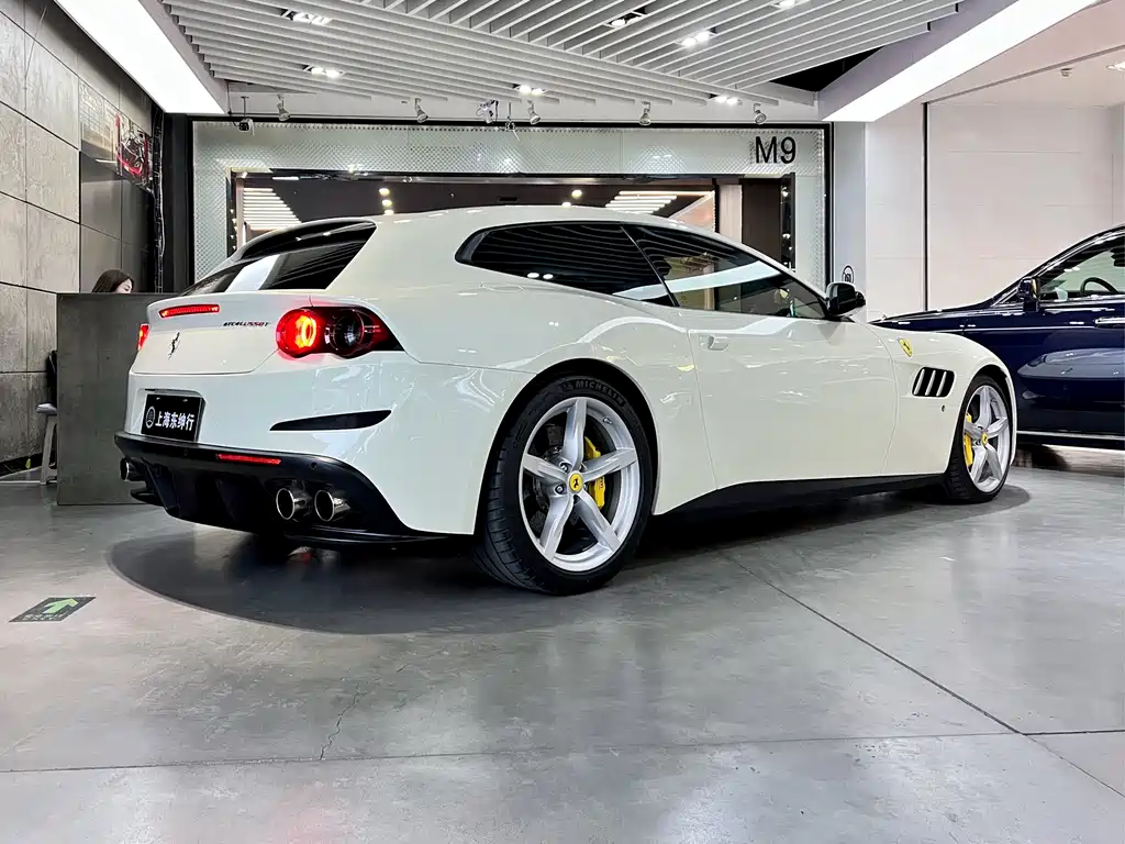 Ferrari GTC4Lusso 2017 3.9T V8