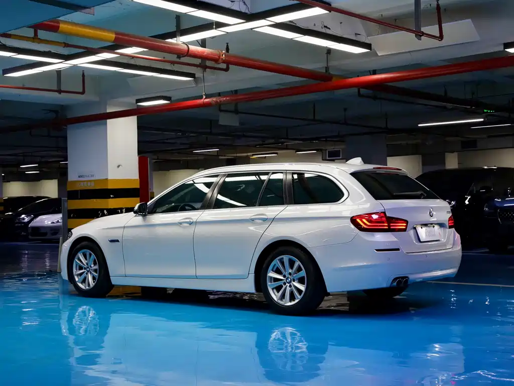 BMW 5 Series (Import) 520i Touring Edition, фото 3