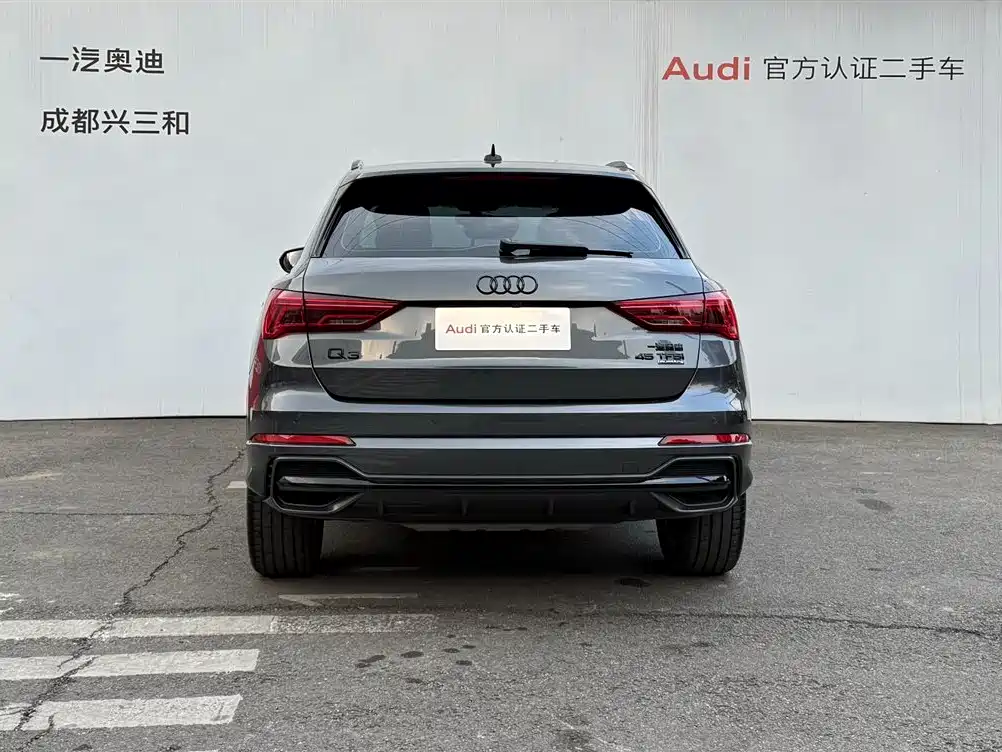 AUDI Q3