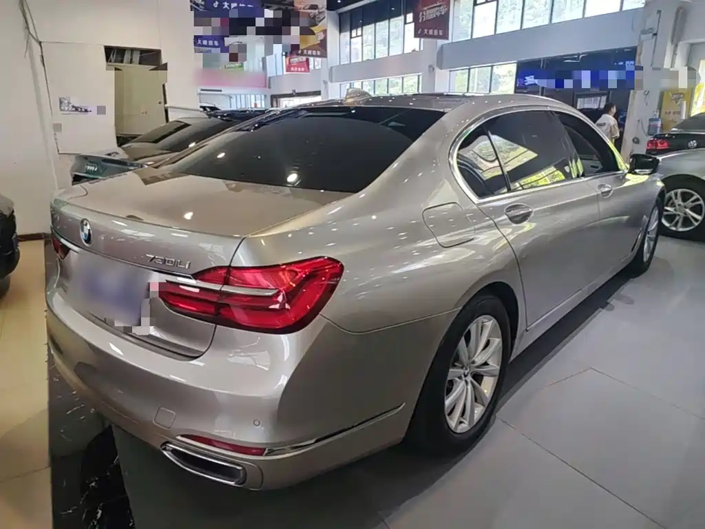 BMW 7 Series — миниатюра 7