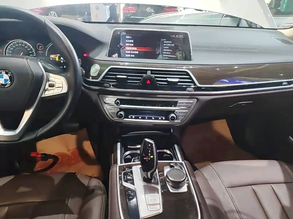 BMW 7 Series — миниатюра 13
