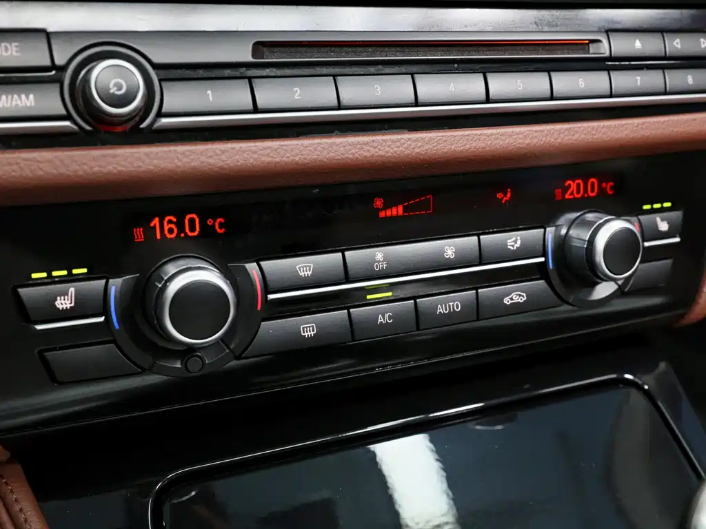 BMW 5 Series (Import) 520i Touring Edition, фото 16
