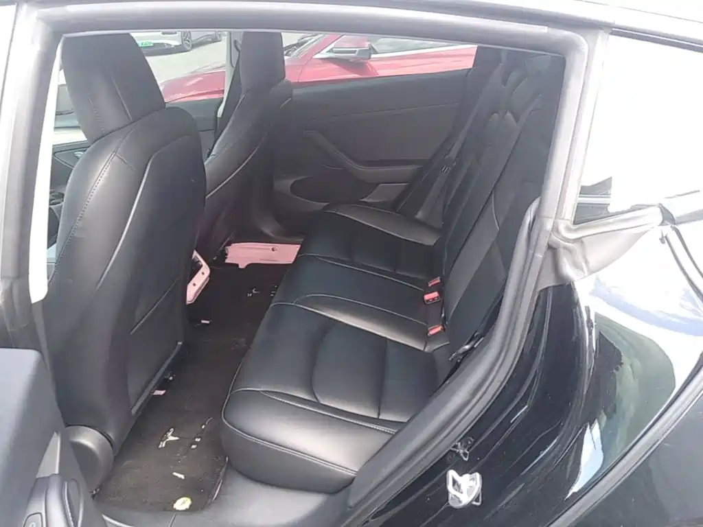 Tesla Model 3 — миниатюра 17