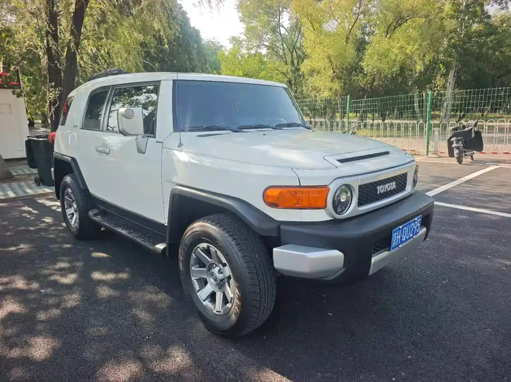 Toyota FJ Cruiser — миниатюра 3