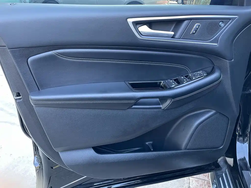 Ford Edge — миниатюра 10