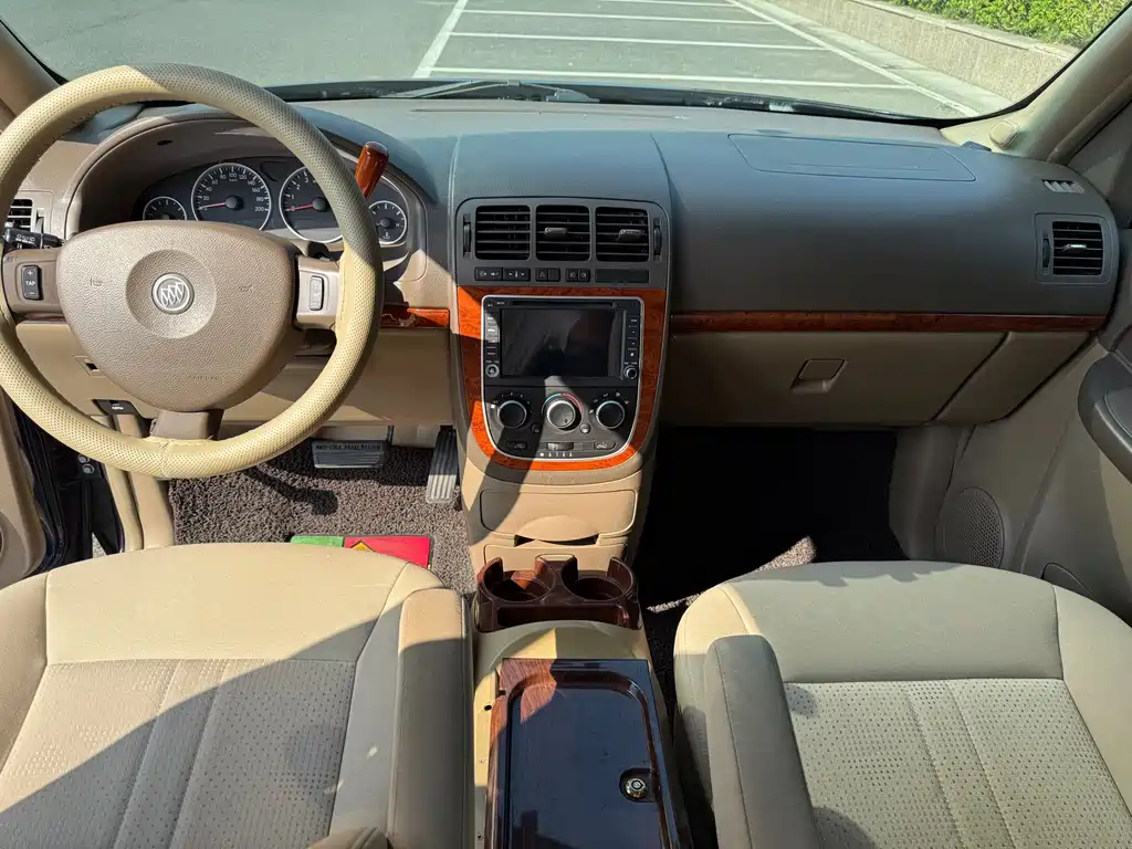 Buick GL8 — миниатюра 9