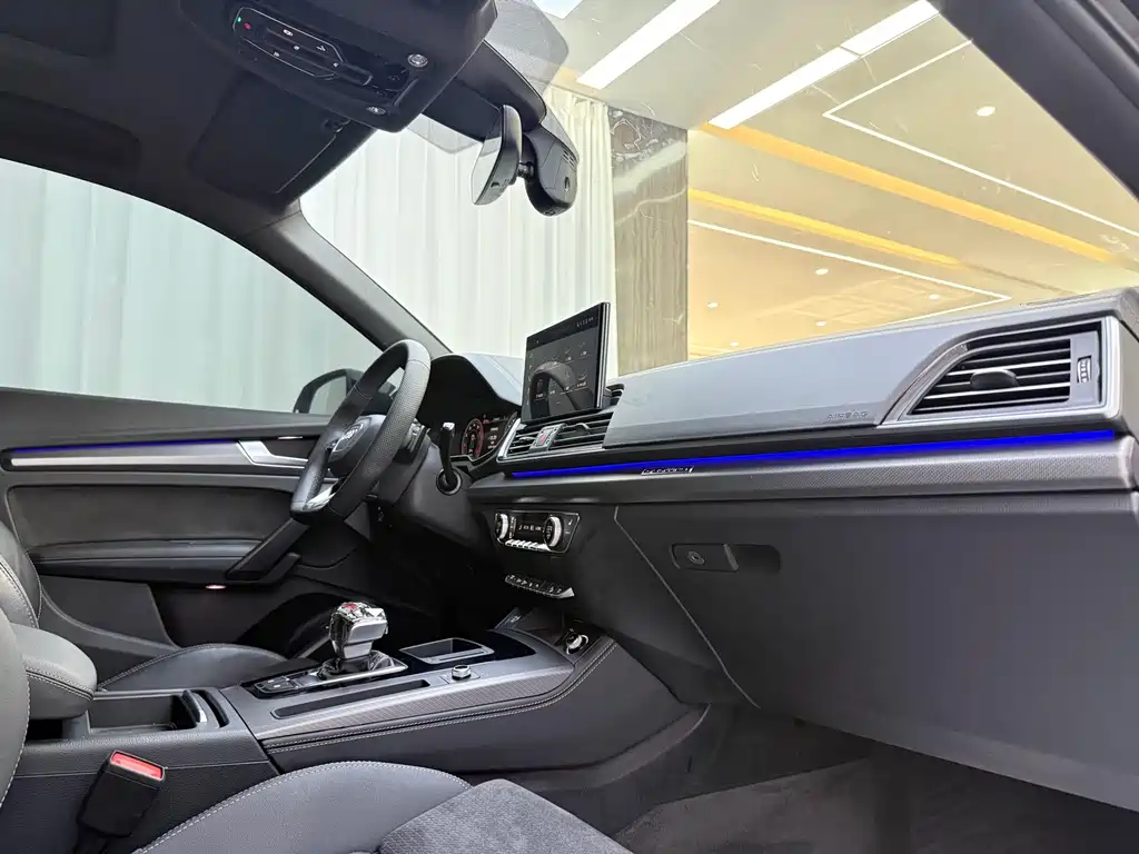 Audi Q5L Sportback — миниатюра 7