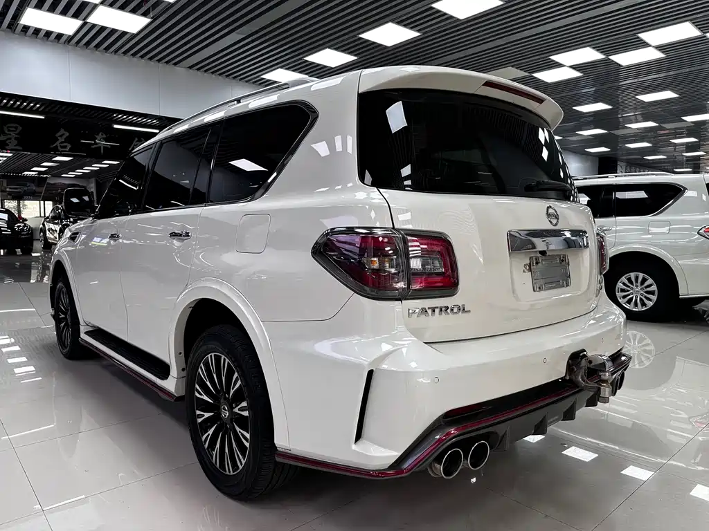 Nissan Patrol — миниатюра 5