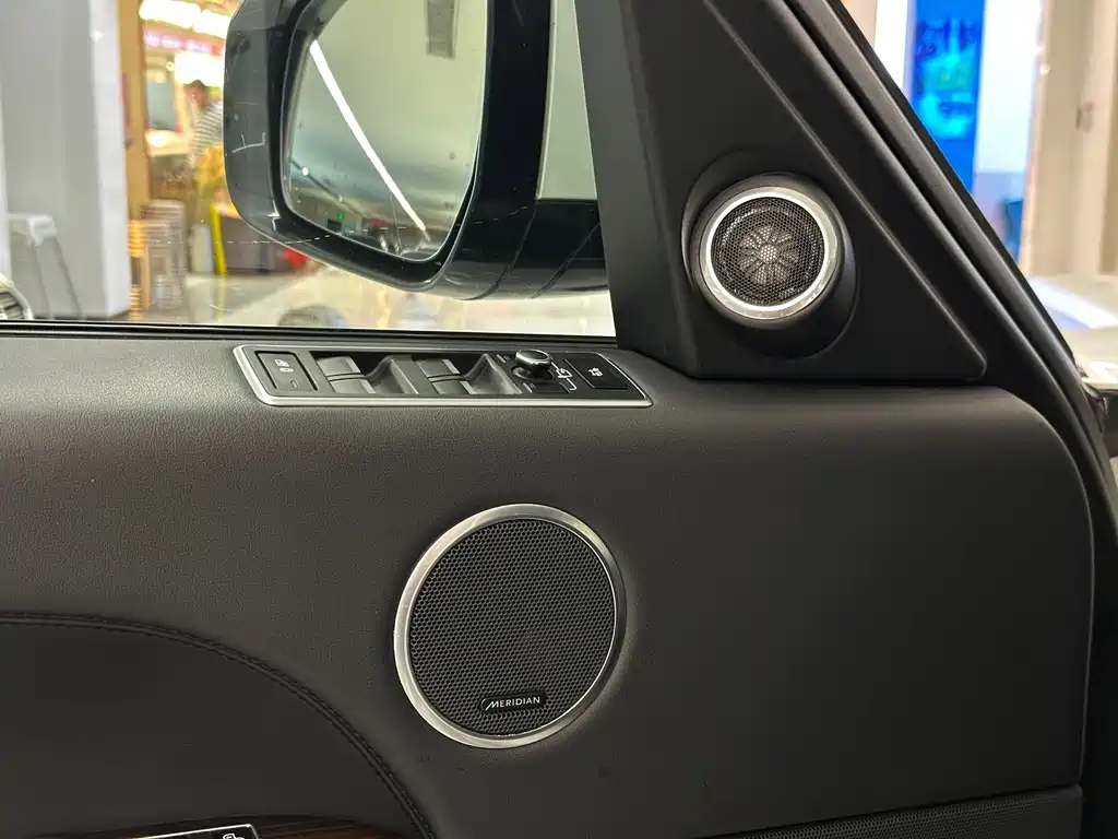 Land Rover Range Rover — миниатюра 12