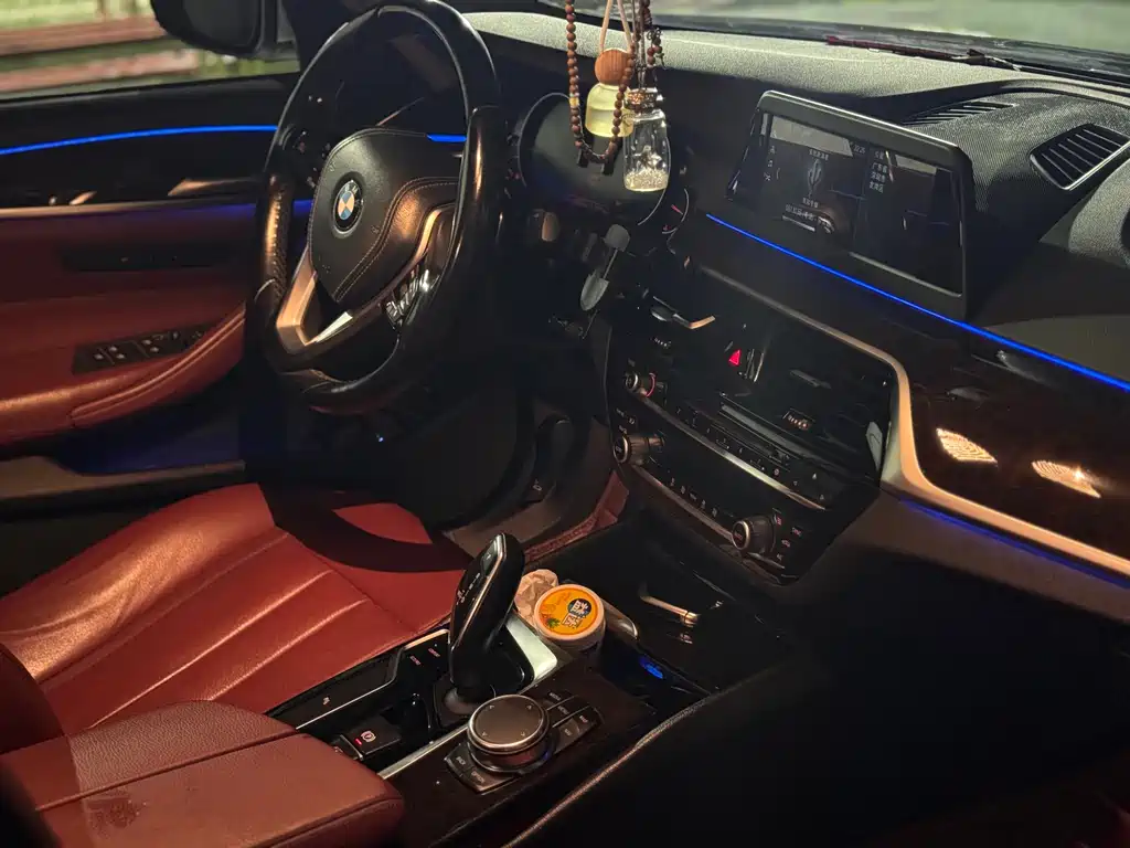 BMW 5 Series — миниатюра 7