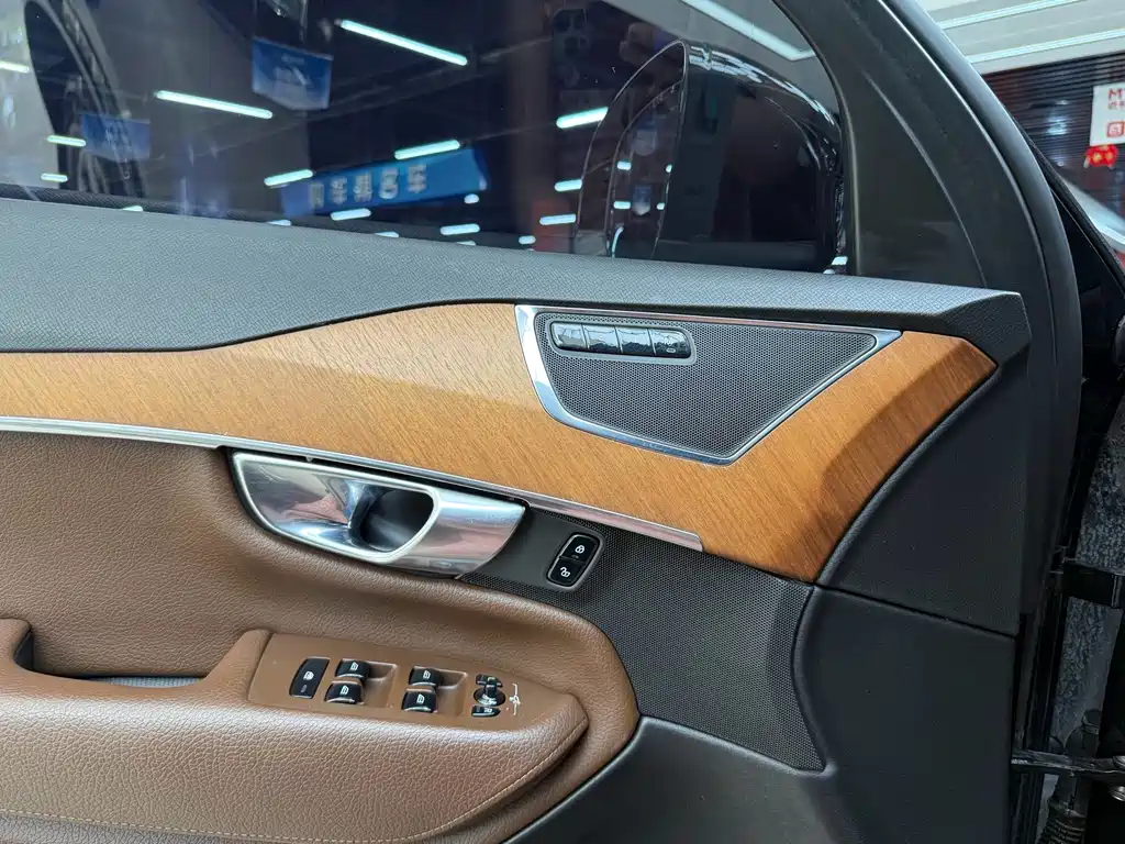 Volvo XC90 — миниатюра 11