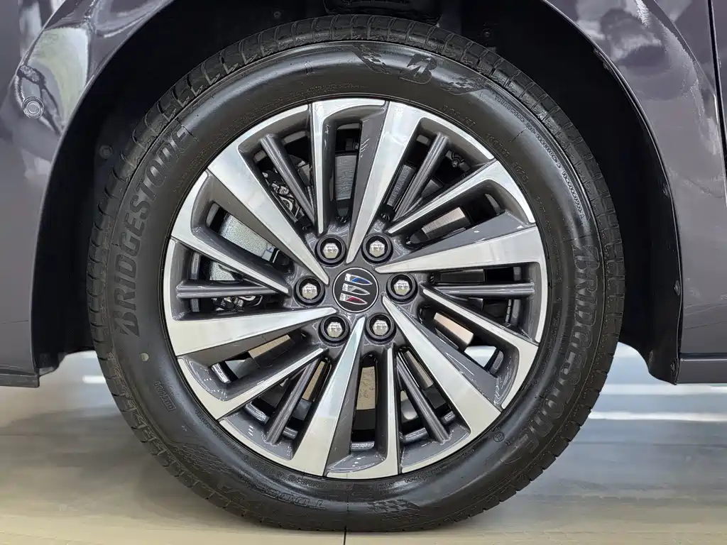 Buick GL8 Hybrid — миниатюра 27