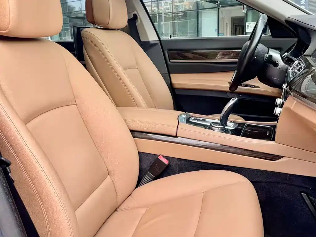 BMW 7 Series — миниатюра 7