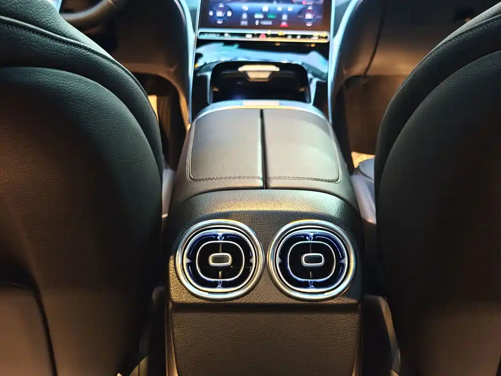 Mercedes-Benz C-Class — миниатюра 15