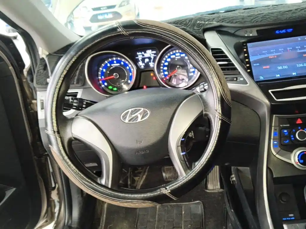 Hyundai Elantra Langdong — миниатюра 11