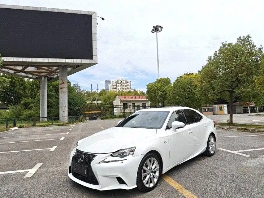 Lexus IS — миниатюра 3