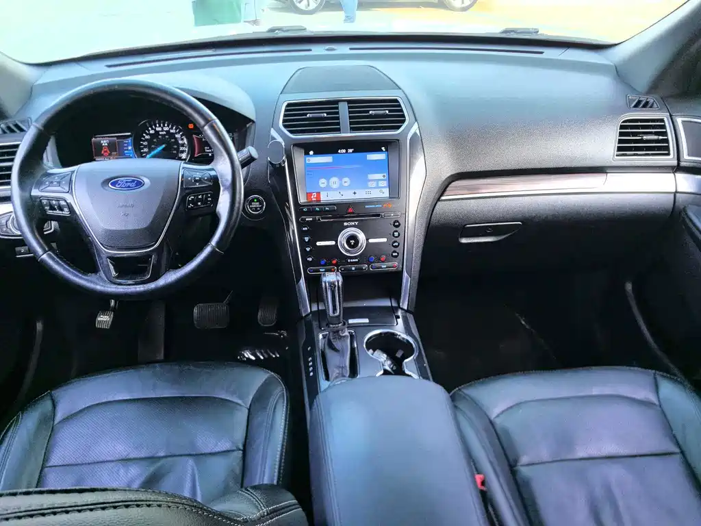 Ford Explorer (Import) — миниатюра 9