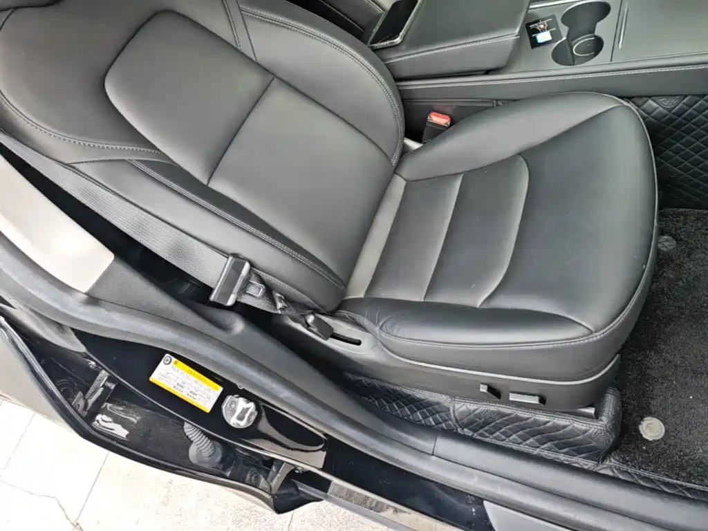 Tesla Model Y — миниатюра 25