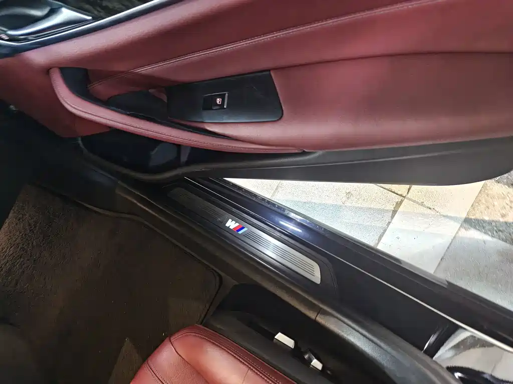 BMW 5 Series — миниатюра 13