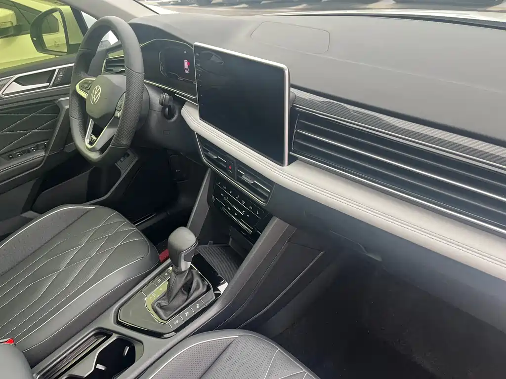 Volkswagen Tiguan L — миниатюра 25