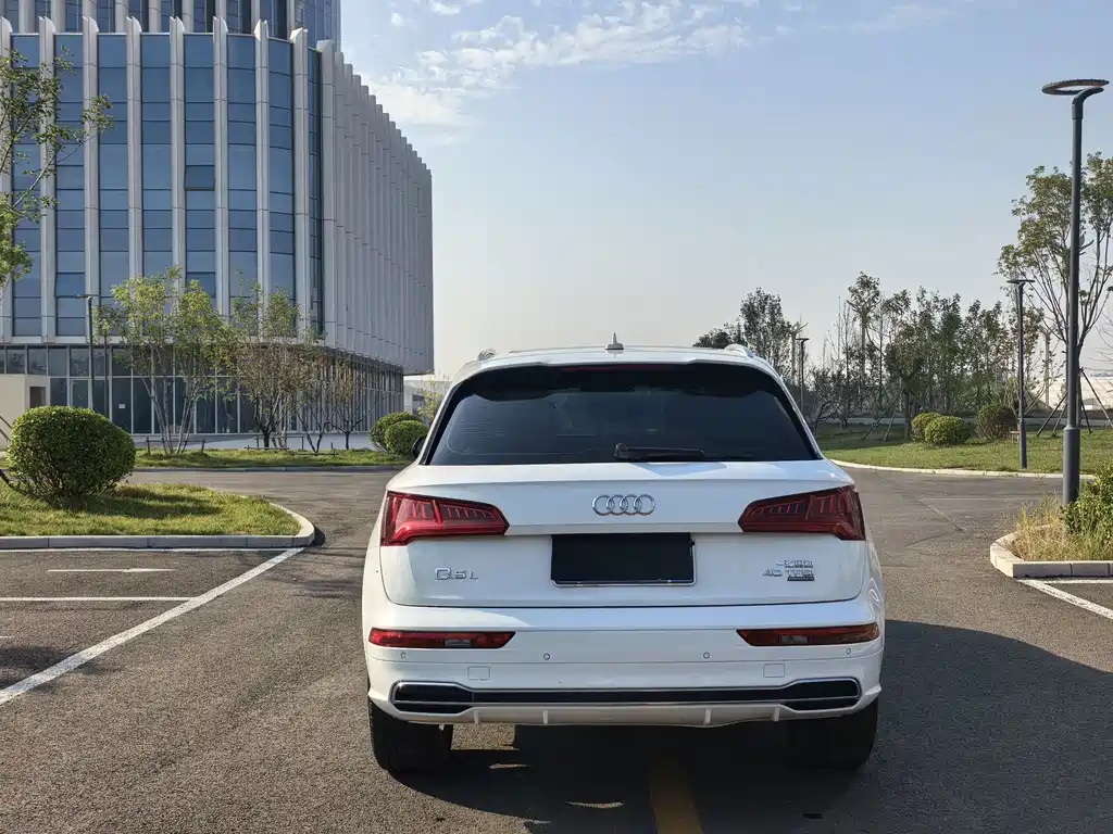 Audi Q5L — миниатюра 5
