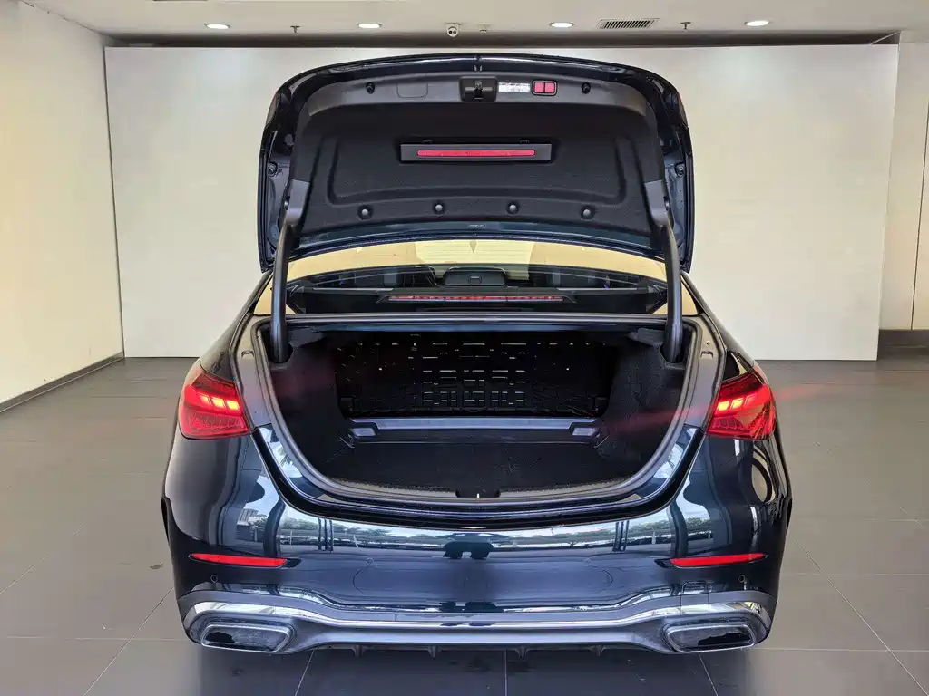 Mercedes-Benz C-Class — миниатюра 7