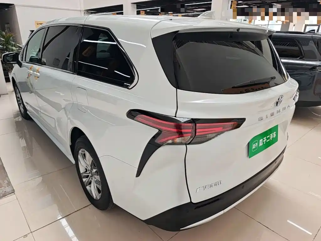 Toyota Sienna — миниатюра 5