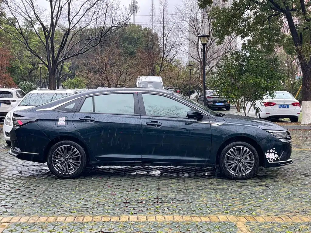 DONGFENG YI HYUN MAX